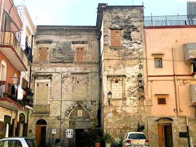 Bari, l'abbandono di palazzo Casamassimi
